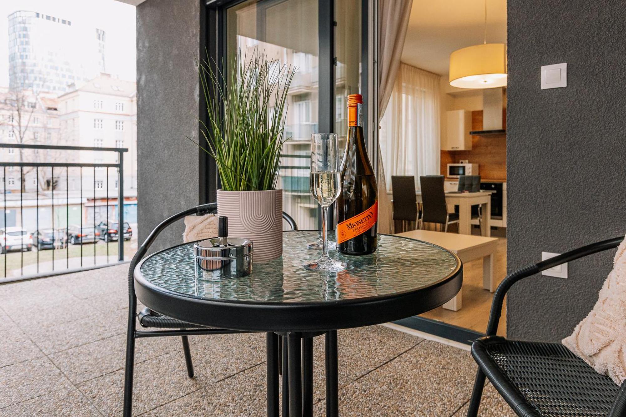 Skau 2 Old Town Family & Business Apartment 2 Floor Free Parking Bratislava Exterior photo