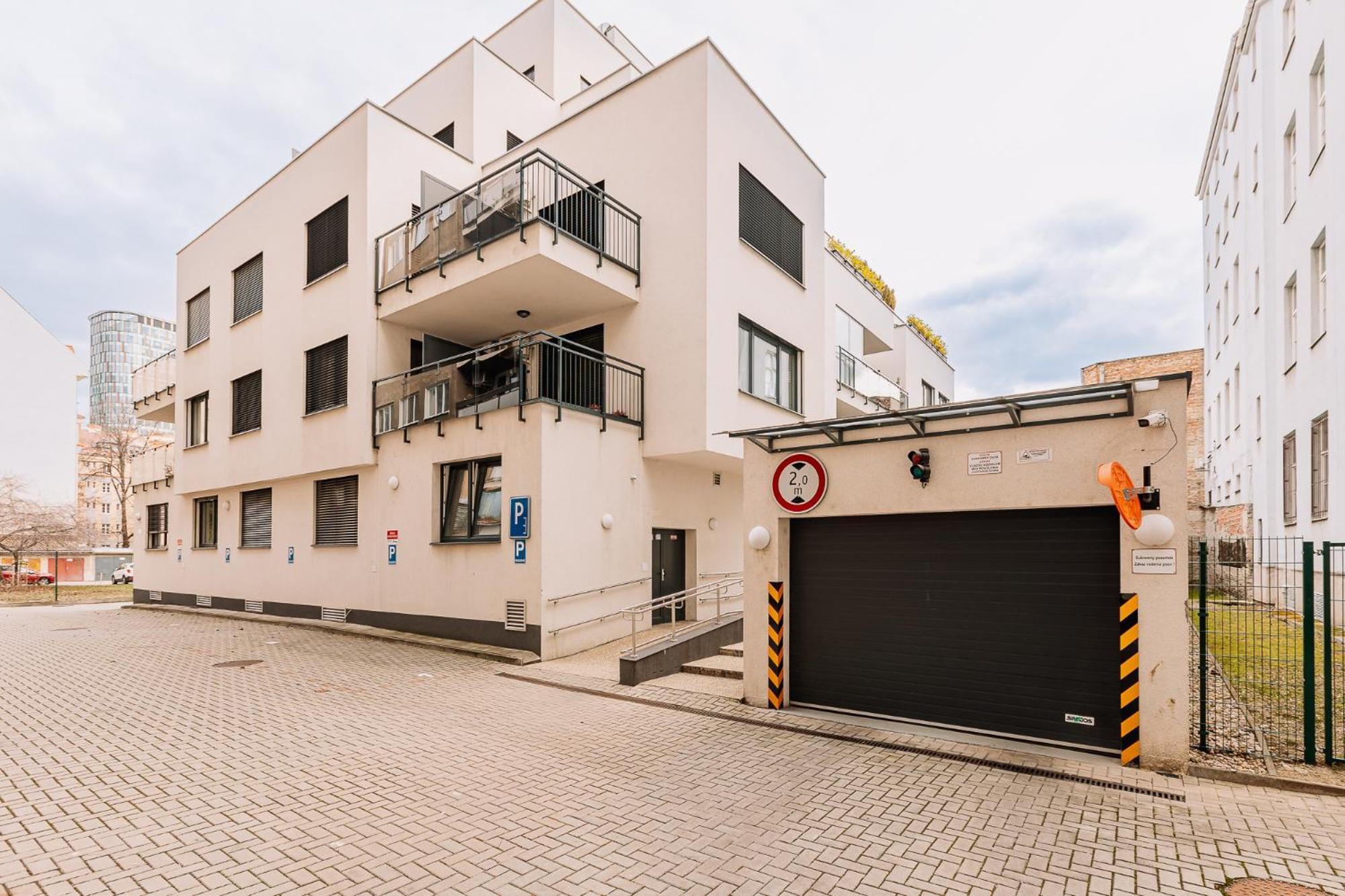 Skau 2 Old Town Family & Business Apartment 2 Floor Free Parking Bratislava Exterior photo